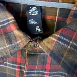 COPY - Mountain hardwear button down plaid